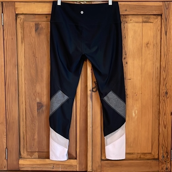 APANA Black & Pink & Grey Detail Design Leggings Sz. MD - Picture 4 of 16